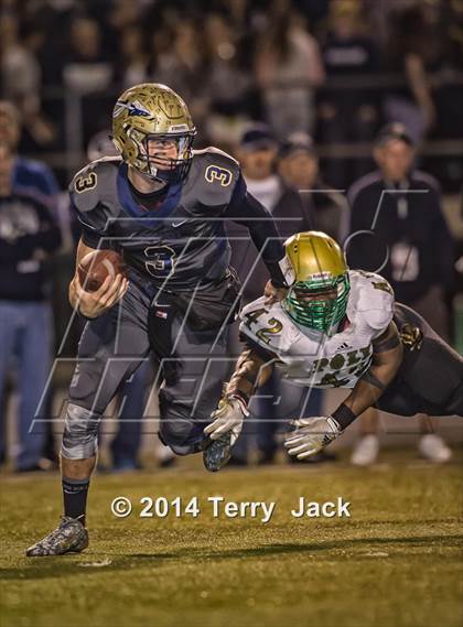 Thumbnail 1 in St. John Bosco vs. Long Beach Poly photogallery.
