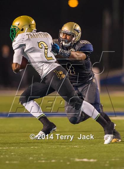 Thumbnail 2 in St. John Bosco vs. Long Beach Poly photogallery.