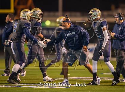 Thumbnail 3 in St. John Bosco vs. Long Beach Poly photogallery.