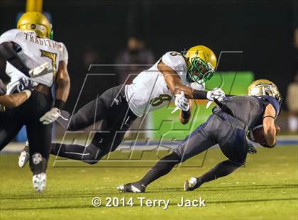 Thumbnail 3 in St. John Bosco vs. Long Beach Poly photogallery.