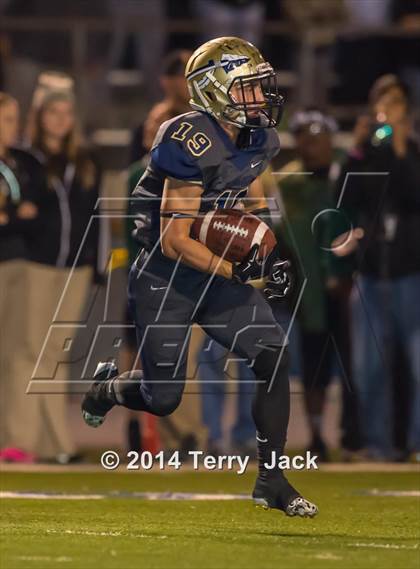 Thumbnail 2 in St. John Bosco vs. Long Beach Poly photogallery.