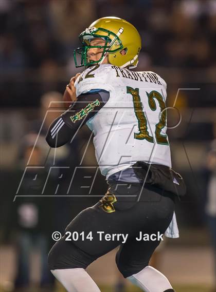 Thumbnail 3 in St. John Bosco vs. Long Beach Poly photogallery.