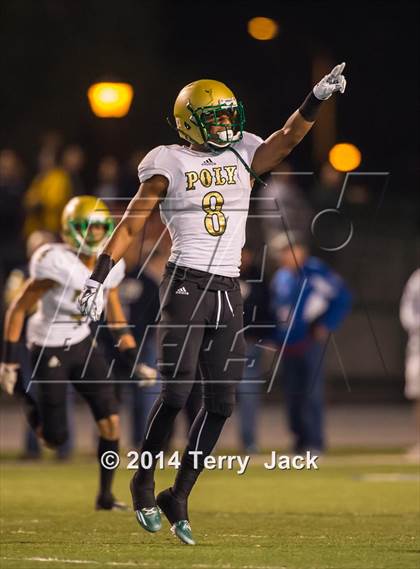 Thumbnail 3 in St. John Bosco vs. Long Beach Poly photogallery.