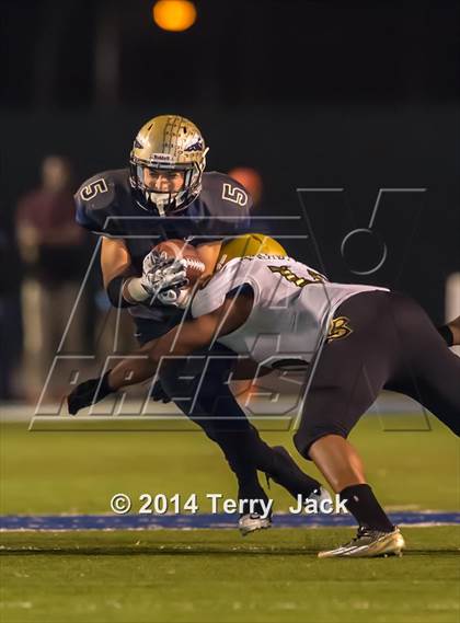 Thumbnail 3 in St. John Bosco vs. Long Beach Poly photogallery.