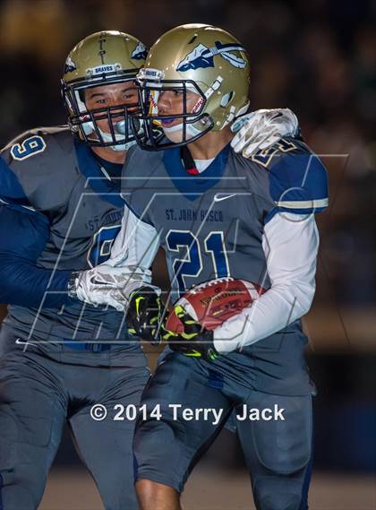Thumbnail 3 in St. John Bosco vs. Long Beach Poly photogallery.