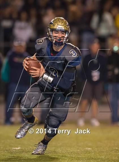 Thumbnail 3 in St. John Bosco vs. Long Beach Poly photogallery.