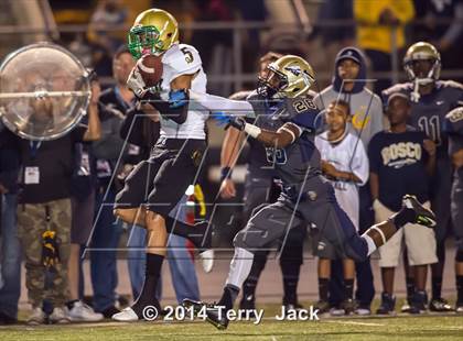 Thumbnail 3 in St. John Bosco vs. Long Beach Poly photogallery.