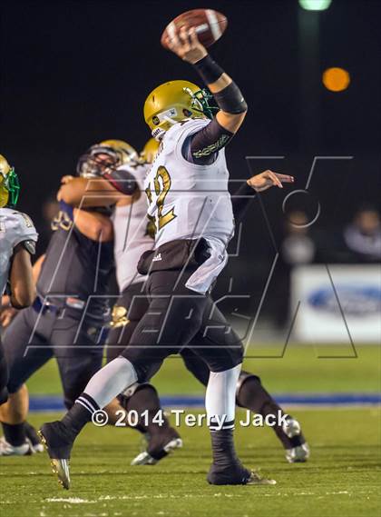 Thumbnail 1 in St. John Bosco vs. Long Beach Poly photogallery.