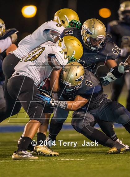 Thumbnail 1 in St. John Bosco vs. Long Beach Poly photogallery.