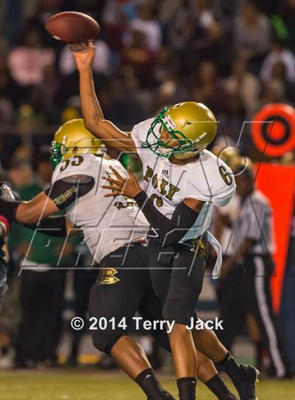 Thumbnail 3 in St. John Bosco vs. Long Beach Poly photogallery.