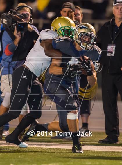 Thumbnail 2 in St. John Bosco vs. Long Beach Poly photogallery.