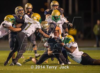 Thumbnail 3 in St. John Bosco vs. Long Beach Poly photogallery.