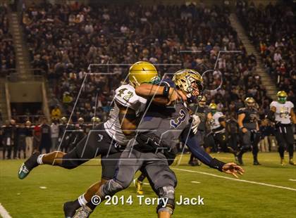 Thumbnail 2 in St. John Bosco vs. Long Beach Poly photogallery.