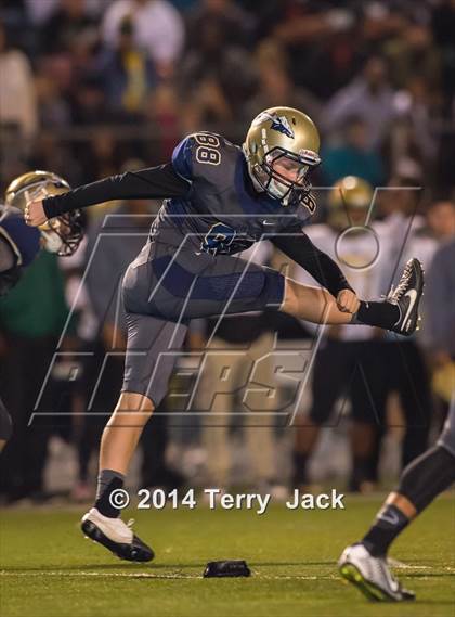 Thumbnail 2 in St. John Bosco vs. Long Beach Poly photogallery.