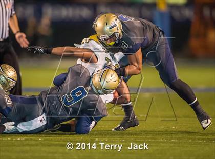 Thumbnail 3 in St. John Bosco vs. Long Beach Poly photogallery.