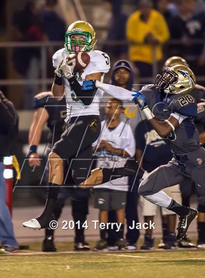 Thumbnail 2 in St. John Bosco vs. Long Beach Poly photogallery.