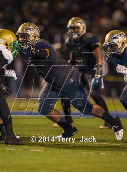 Thumbnail 1 in St. John Bosco vs. Long Beach Poly photogallery.