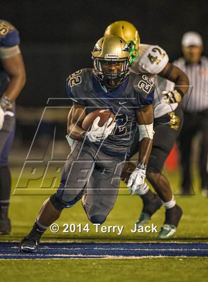 Thumbnail 2 in St. John Bosco vs. Long Beach Poly photogallery.