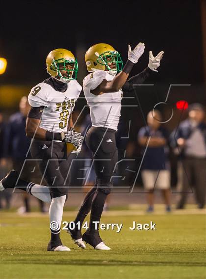 Thumbnail 2 in St. John Bosco vs. Long Beach Poly photogallery.
