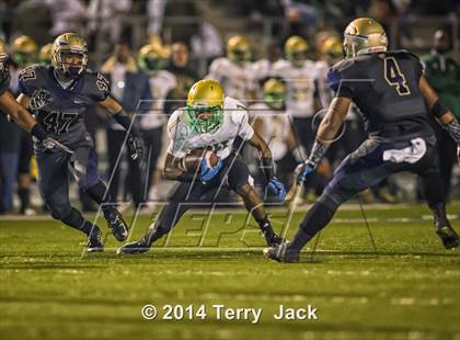 Thumbnail 3 in St. John Bosco vs. Long Beach Poly photogallery.