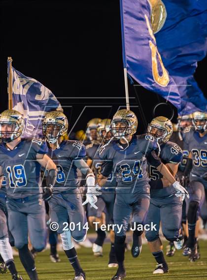Thumbnail 2 in St. John Bosco vs. Long Beach Poly photogallery.