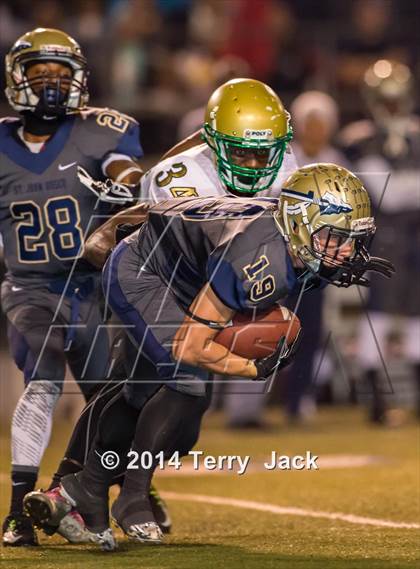 Thumbnail 1 in St. John Bosco vs. Long Beach Poly photogallery.