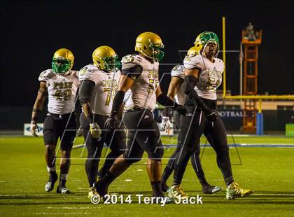 Thumbnail 1 in St. John Bosco vs. Long Beach Poly photogallery.