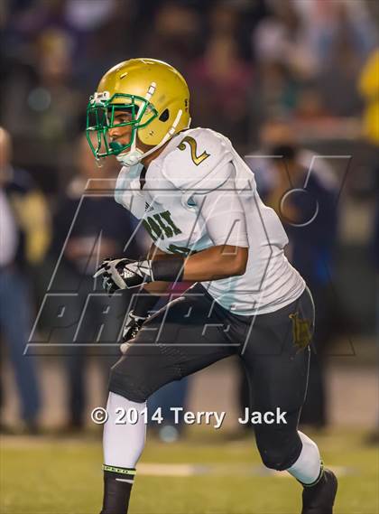 Thumbnail 2 in St. John Bosco vs. Long Beach Poly photogallery.