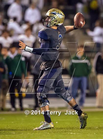 Thumbnail 2 in St. John Bosco vs. Long Beach Poly photogallery.