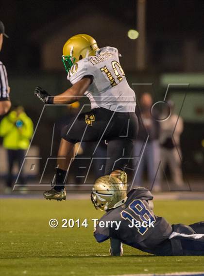 Thumbnail 1 in St. John Bosco vs. Long Beach Poly photogallery.