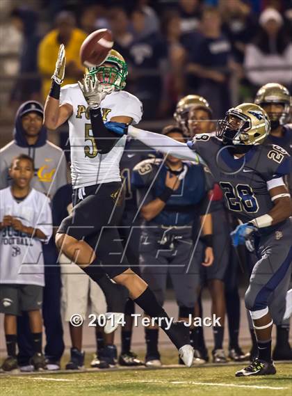 Thumbnail 2 in St. John Bosco vs. Long Beach Poly photogallery.