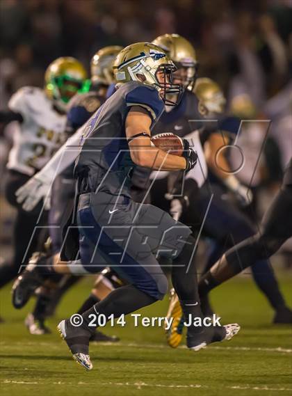 Thumbnail 1 in St. John Bosco vs. Long Beach Poly photogallery.