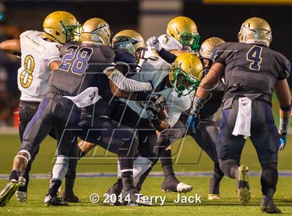 Thumbnail 3 in St. John Bosco vs. Long Beach Poly photogallery.