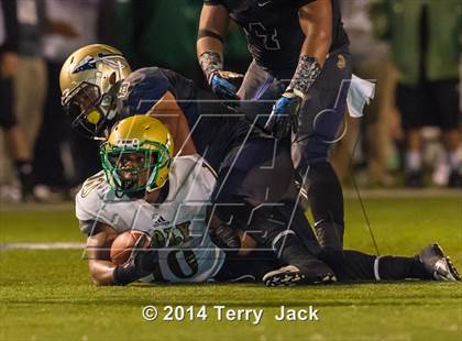 Thumbnail 3 in St. John Bosco vs. Long Beach Poly photogallery.