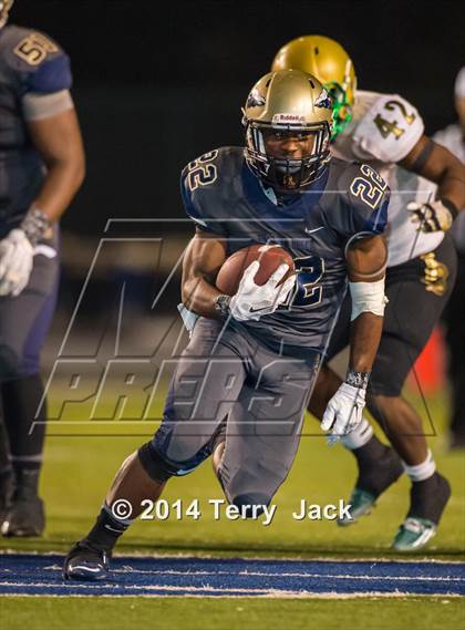 Thumbnail 1 in St. John Bosco vs. Long Beach Poly photogallery.