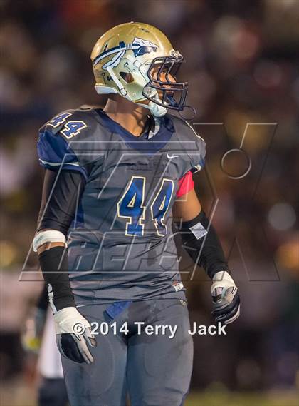Thumbnail 3 in St. John Bosco vs. Long Beach Poly photogallery.