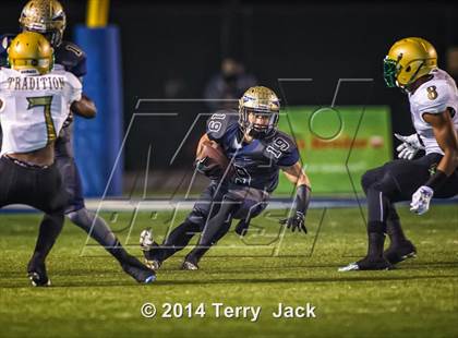 Thumbnail 3 in St. John Bosco vs. Long Beach Poly photogallery.