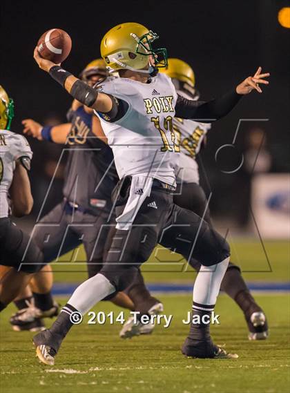 Thumbnail 3 in St. John Bosco vs. Long Beach Poly photogallery.