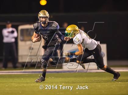 Thumbnail 3 in St. John Bosco vs. Long Beach Poly photogallery.