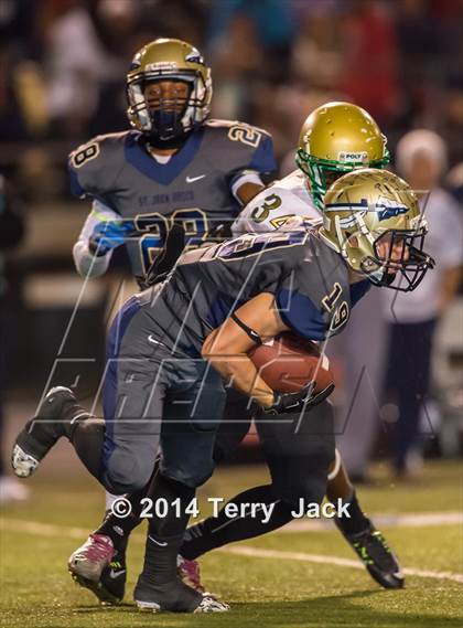 Thumbnail 2 in St. John Bosco vs. Long Beach Poly photogallery.