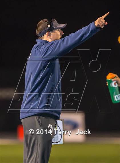 Thumbnail 2 in St. John Bosco vs. Long Beach Poly photogallery.