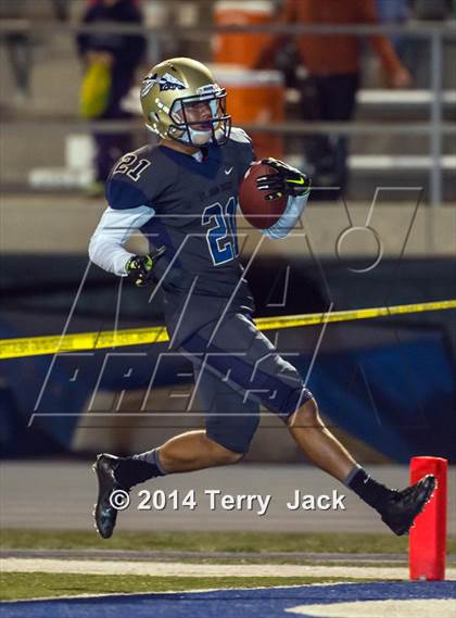 Thumbnail 2 in St. John Bosco vs. Long Beach Poly photogallery.