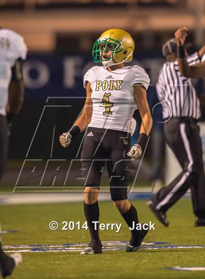 Thumbnail 3 in St. John Bosco vs. Long Beach Poly photogallery.