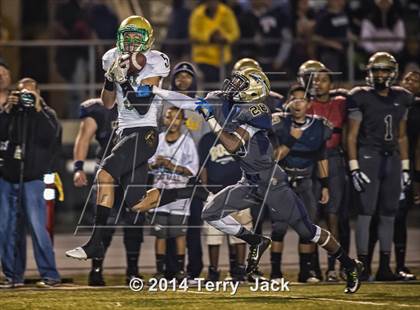 Thumbnail 3 in St. John Bosco vs. Long Beach Poly photogallery.