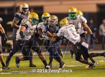 Thumbnail 3 in St. John Bosco vs. Long Beach Poly photogallery.