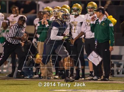 Thumbnail 2 in St. John Bosco vs. Long Beach Poly photogallery.