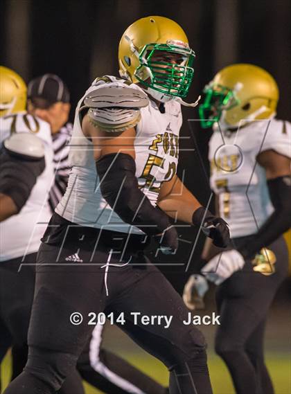 Thumbnail 1 in St. John Bosco vs. Long Beach Poly photogallery.