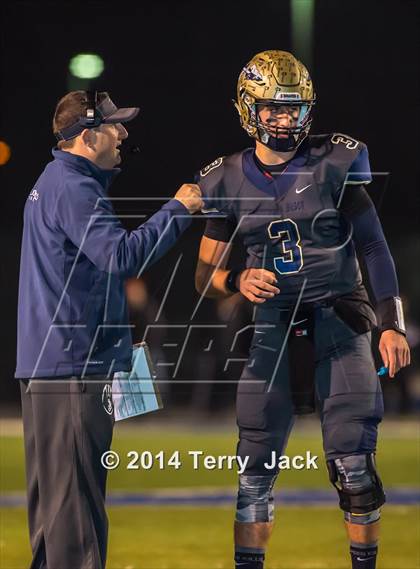 Thumbnail 3 in St. John Bosco vs. Long Beach Poly photogallery.