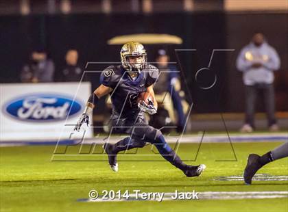 Thumbnail 2 in St. John Bosco vs. Long Beach Poly photogallery.