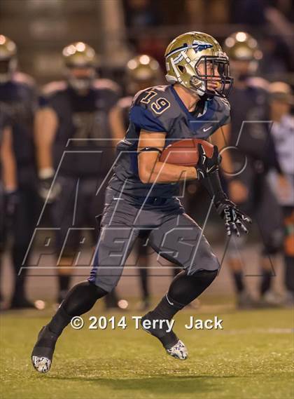 Thumbnail 3 in St. John Bosco vs. Long Beach Poly photogallery.